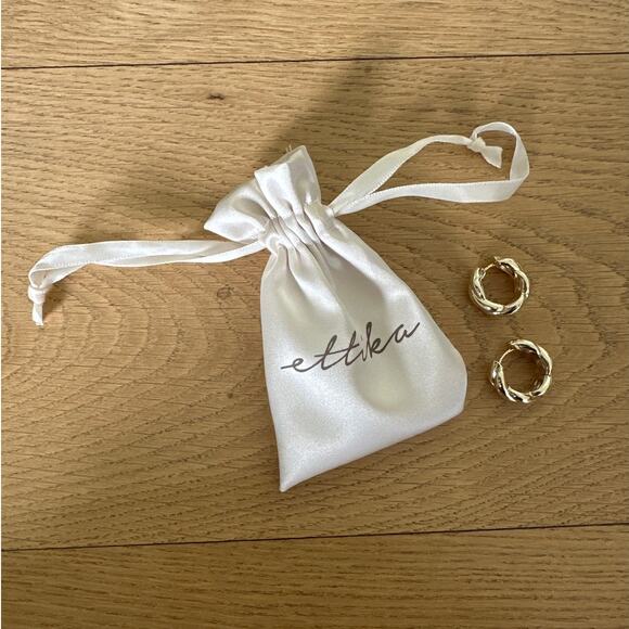 Ettika - Twisted Hoop Earrings in Gold Tone - Picture 1 of 2